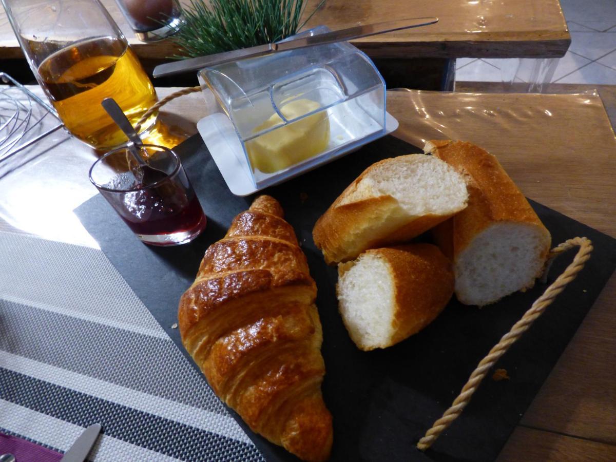 Les Petites Brosses Bed and Breakfast Montbizot Buitenkant foto